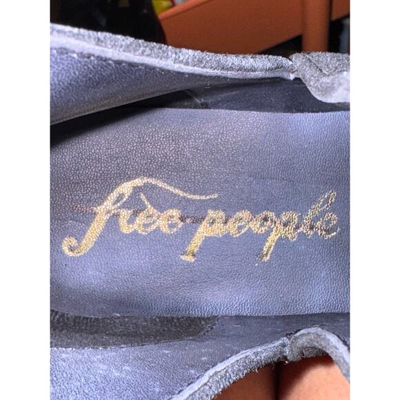 Free People Charm Double-V Suede Pull On Ankle Boots in Navy size 36.5 (6) - Picture 10 of 16